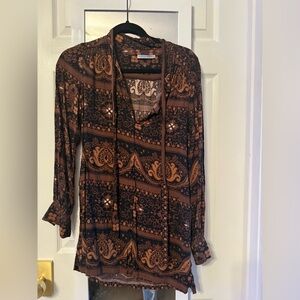 Novella Royale Brown Graphic Blouse with Mandarin Collar